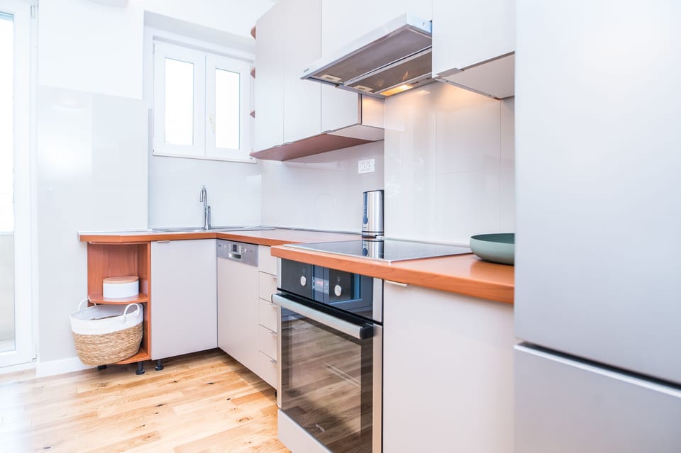Apartment | Private kitchen | Full-size fridge, oven, stovetop, dishwasher
