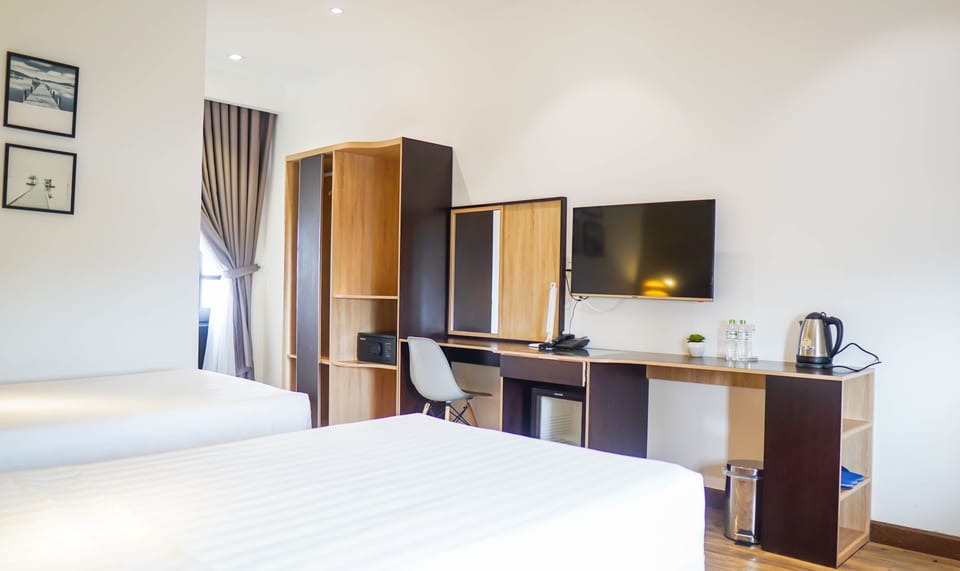 Superior Room | Minibar, in-room safe, desk, free WiFi