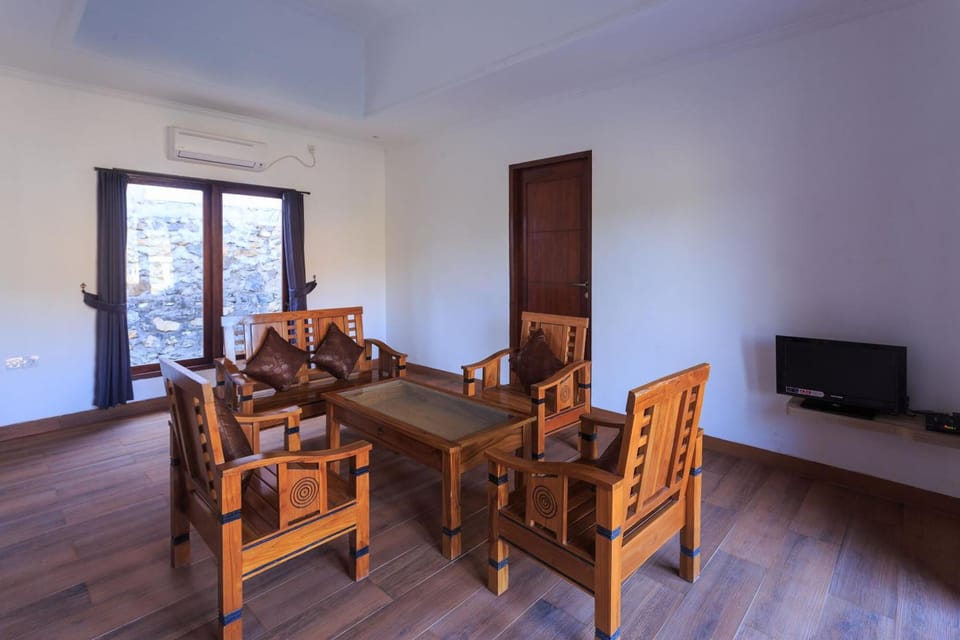 Family Villa | Living room | Flat-screen TV
