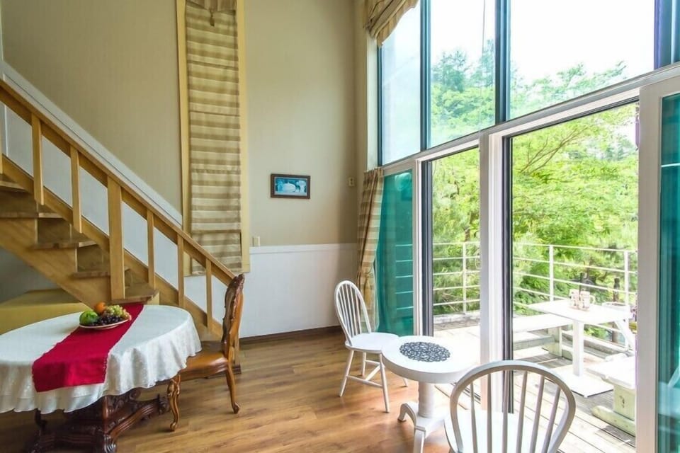 Room (Wonny) | Living area | Flat-screen TV