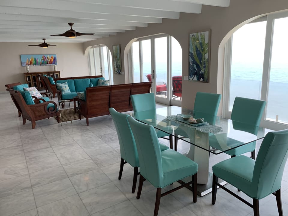 Living room overlooking the USVI and BVI islands.