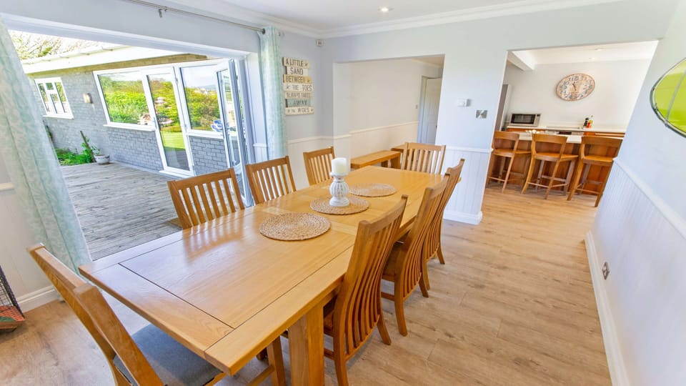 House (6 Bedrooms) | Interior