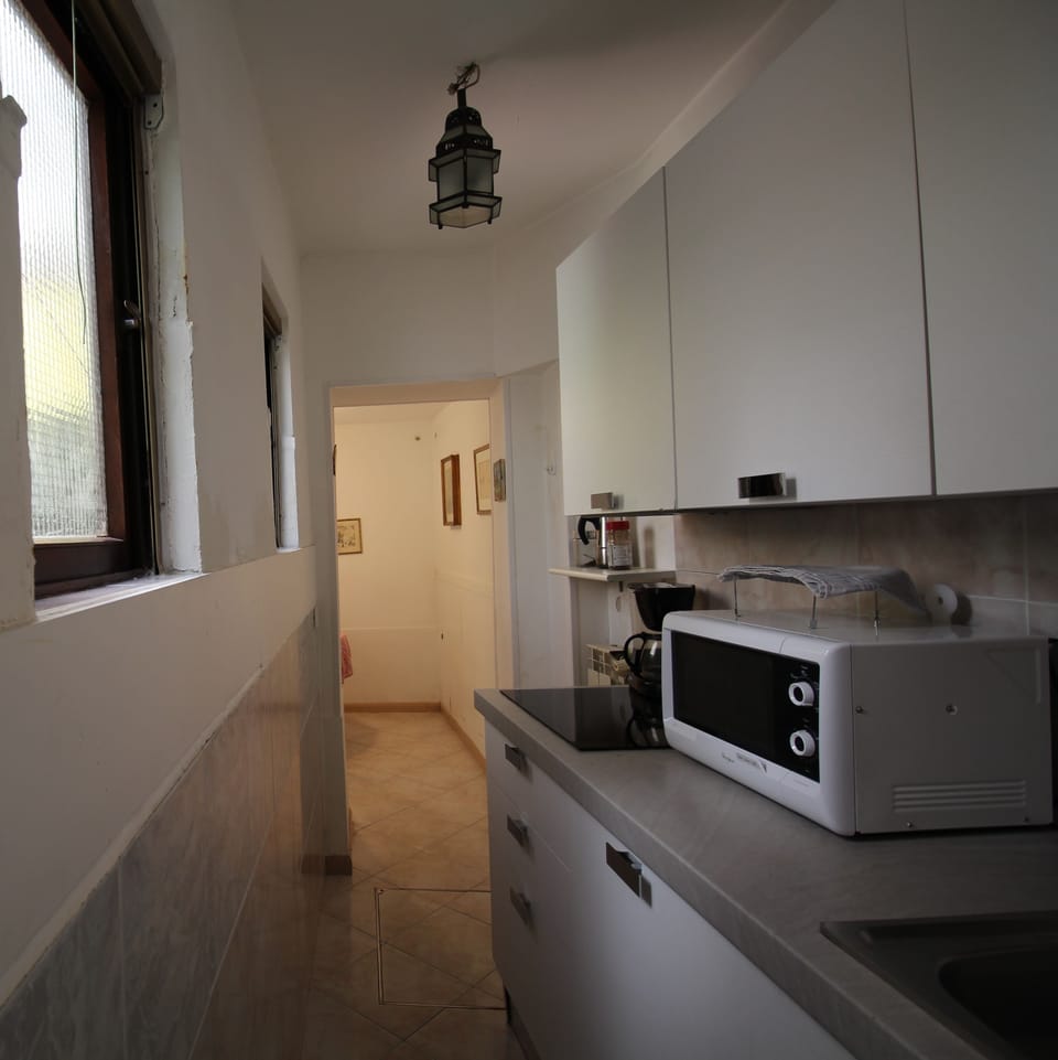 City Apartment, 1 Bedroom | Private kitchen | Fridge, stovetop, cookware/dishes/utensils