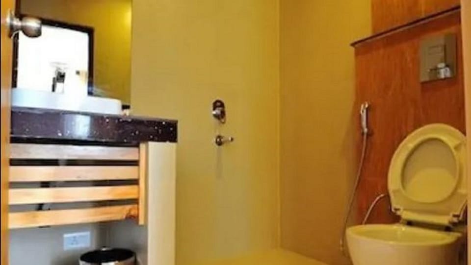 Shower, towels