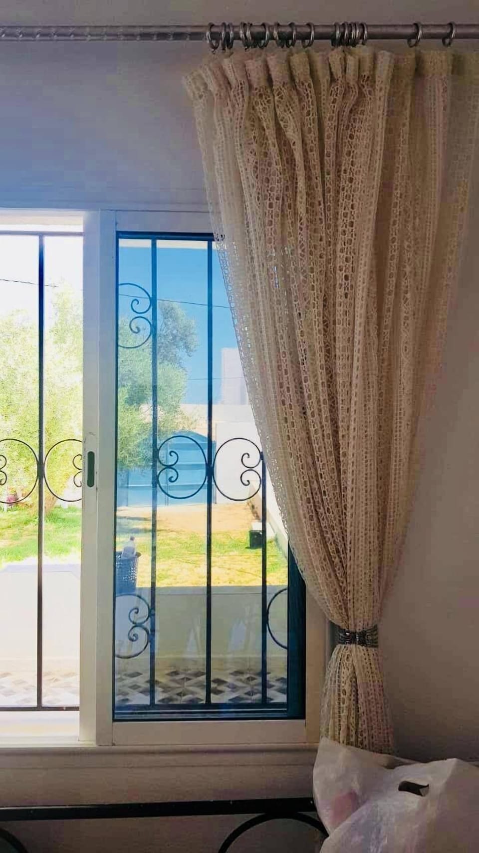 4 bedrooms, blackout drapes, iron/ironing board, free cribs/infant beds
