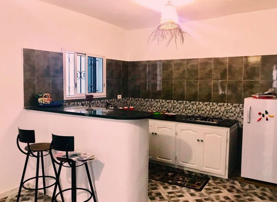 Family House, 4 Bedrooms | Private kitchen | Full-size fridge, microwave, oven, stovetop