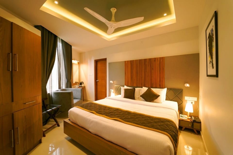 Minibar, blackout drapes, soundproofing, iron/ironing board