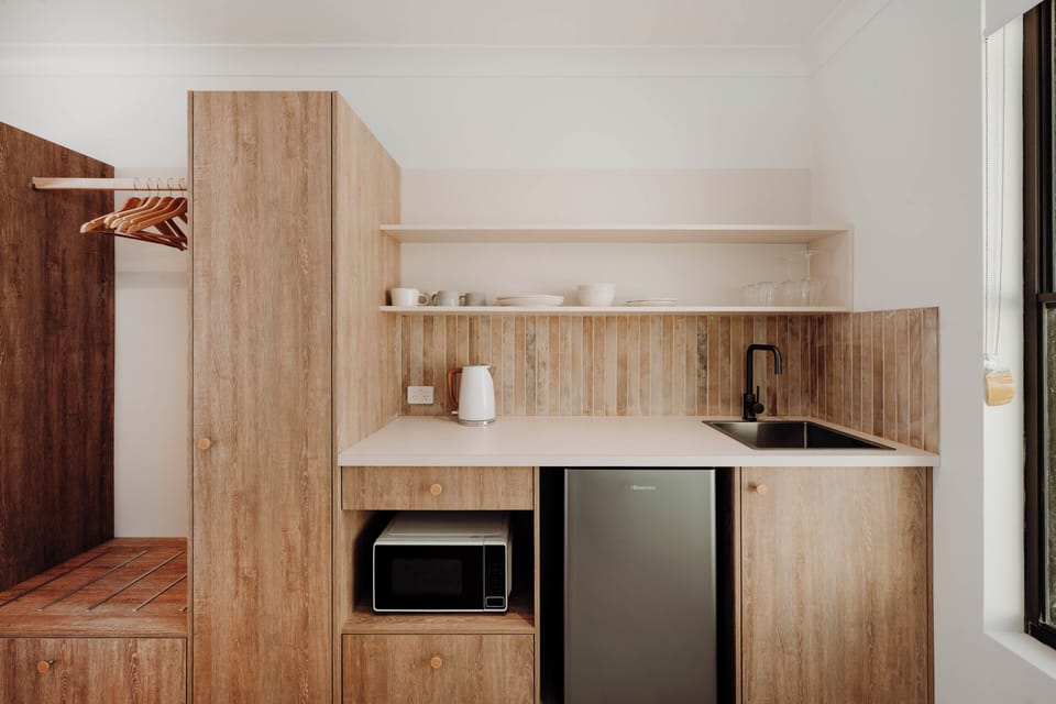 Executive Room, 1 King Bed, Non Smoking | Private kitchenette | Mini-fridge, microwave, electric kettle, toaster