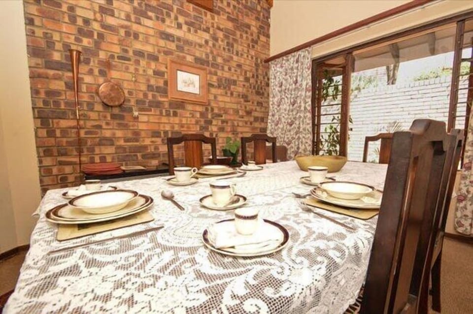 Deluxe Double Room | In-room dining