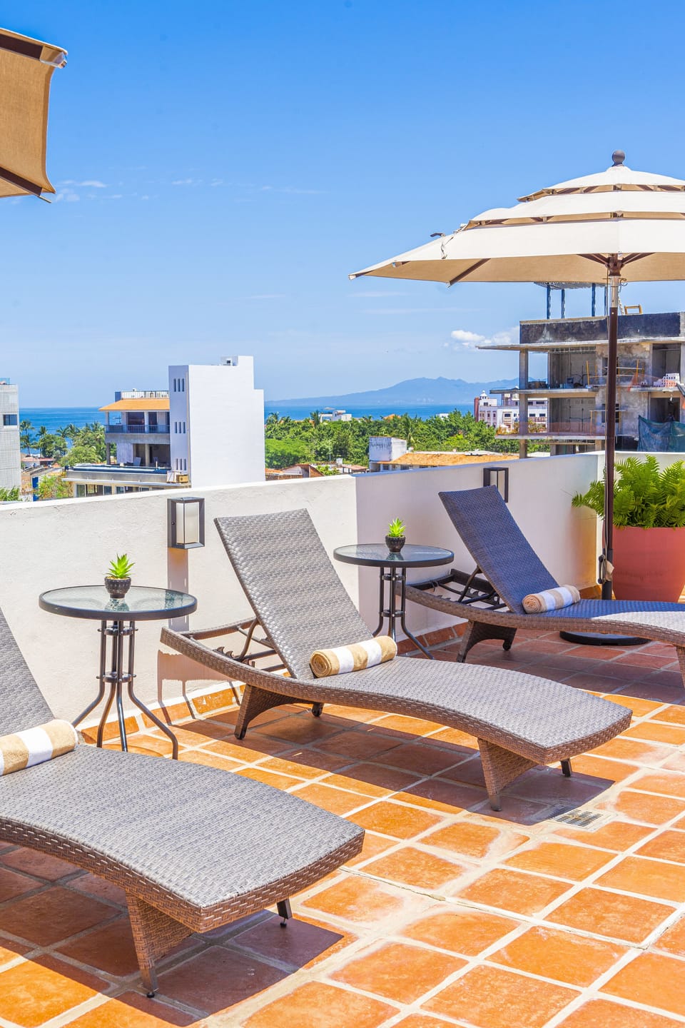Outdoor pool, open 7:00 AM to 10:00 PM, pool umbrellas, sun loungers
