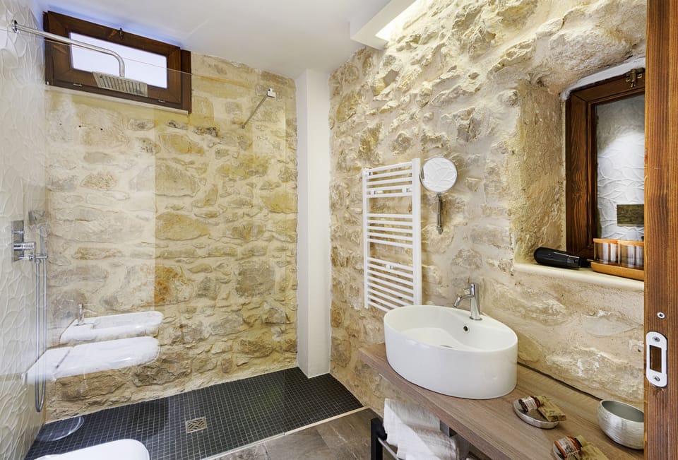 Superior Double Room | Bathroom | Shower, hair dryer, bathrobes, slippers