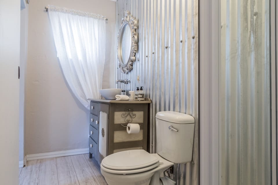 Deluxe House, 3 Bedrooms | Bathroom | Deep soaking tub, free toiletries, towels, soap