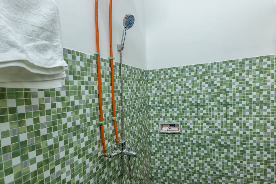 Shower, towels