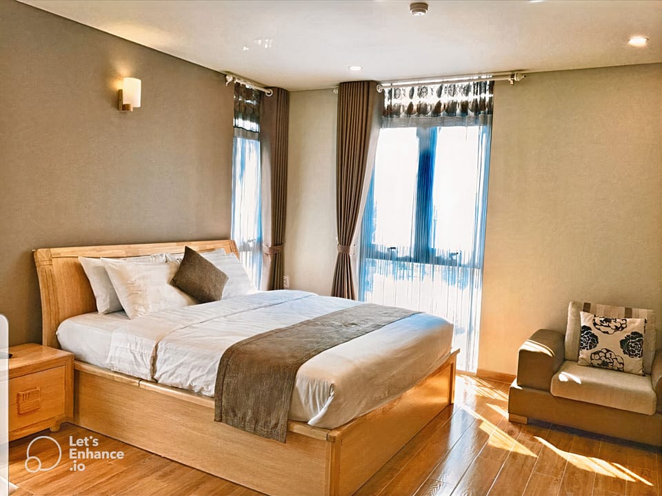 Deluxe Room, Balcony | Minibar, in-room safe, desk, laptop workspace