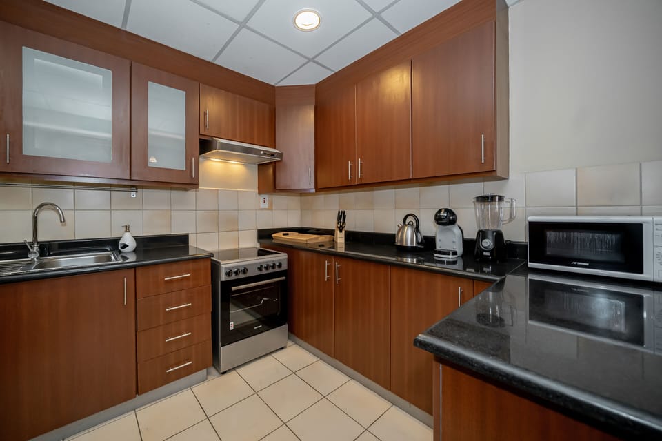 Royal Apartment | Private kitchen | Fridge, microwave, oven, stovetop