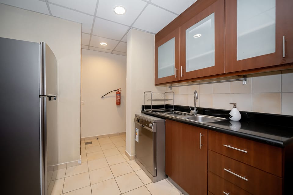 Royal Apartment | Private kitchen | Fridge, microwave, oven, stovetop