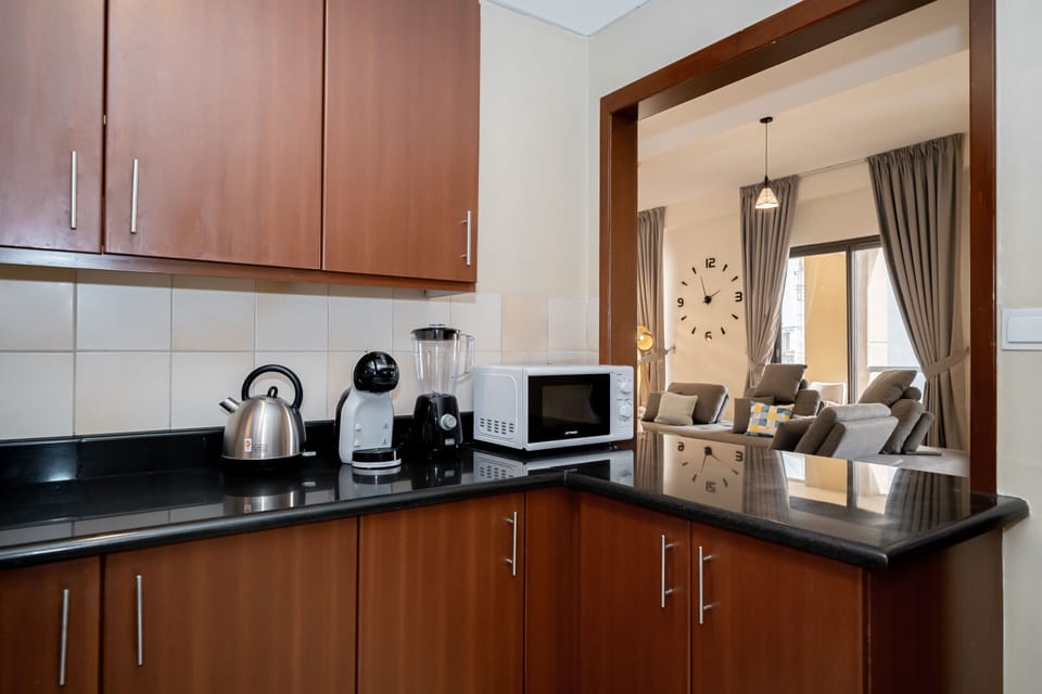Royal Apartment | Private kitchen | Fridge, microwave, oven, stovetop