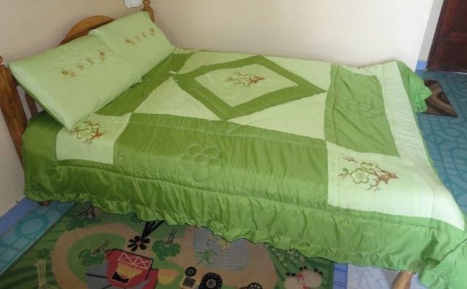 Single Room | Desk, iron/ironing board (on request), WiFi (free), bed sheets