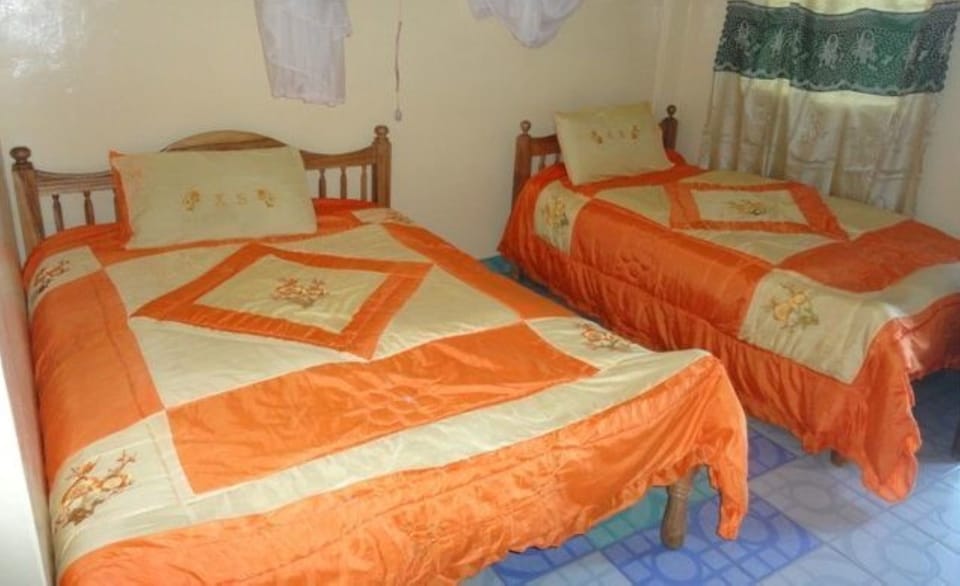 Twin Room | Desk, iron/ironing board (on request), WiFi (free), bed sheets