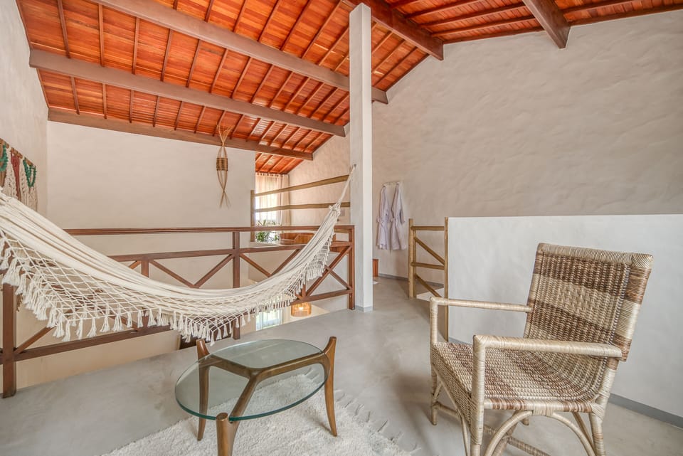 Suite Loft Vista Parcial Mar com Ofuro | Minibar, iron/ironing board, free WiFi, bed sheets