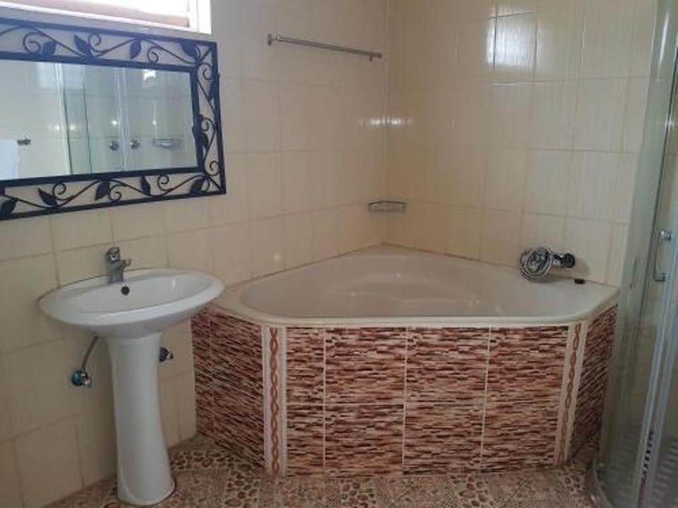 Separate tub and shower, free toiletries, bathrobes, towels