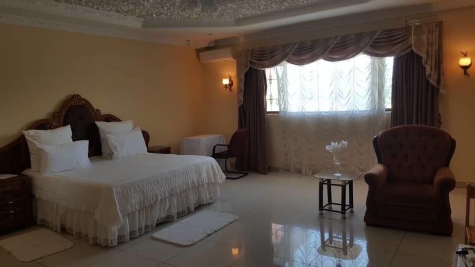 Executive Double Room | Minibar, desk, iron/ironing board, cribs/infant beds