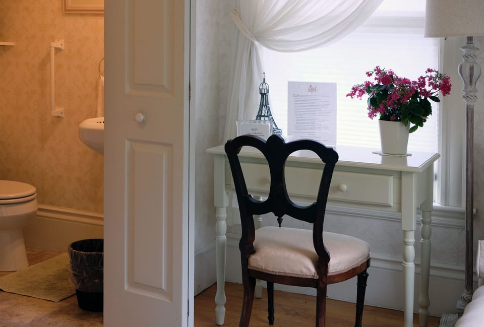 Romantic Double Room, 1 Double Bed, Non Smoking, Garden View | Premium bedding, individually decorated, individually furnished