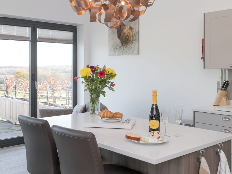 Centrally located dining area | The Hideaway - Broadstone Barns, Ticknall, near Derby