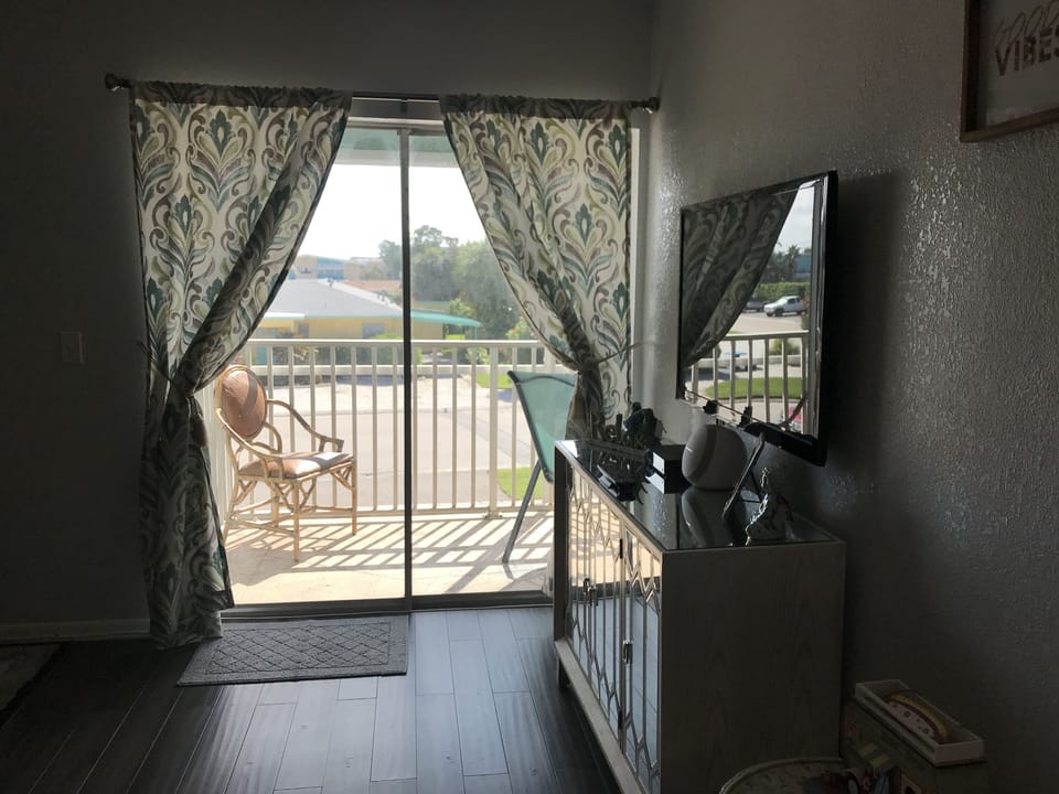 Living room and Balcolny