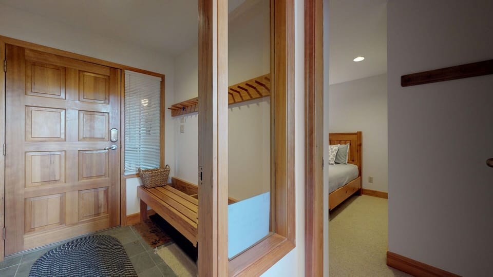 A functional entry zone with hooks and shelves to keep everything organized.