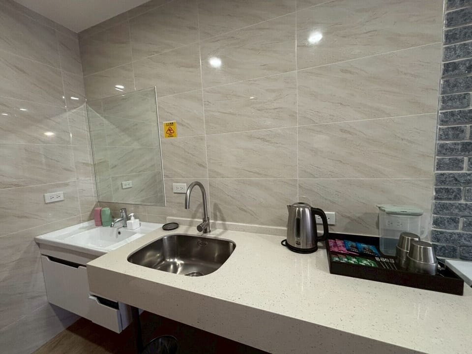 Comfort Quadruple Room (Limited parking, reservation required) | Individually decorated, individually furnished, desk, blackout drapes