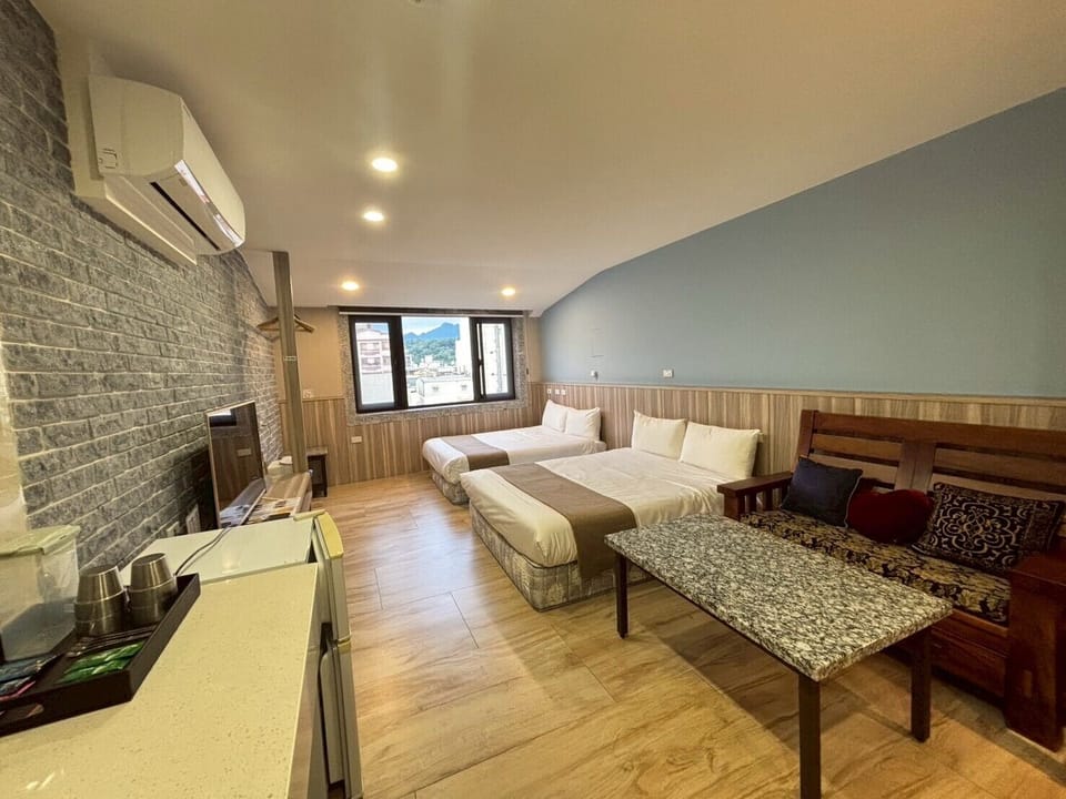 Comfort Quadruple Room (Limited parking, reservation required) | Individually decorated, individually furnished, desk, blackout drapes