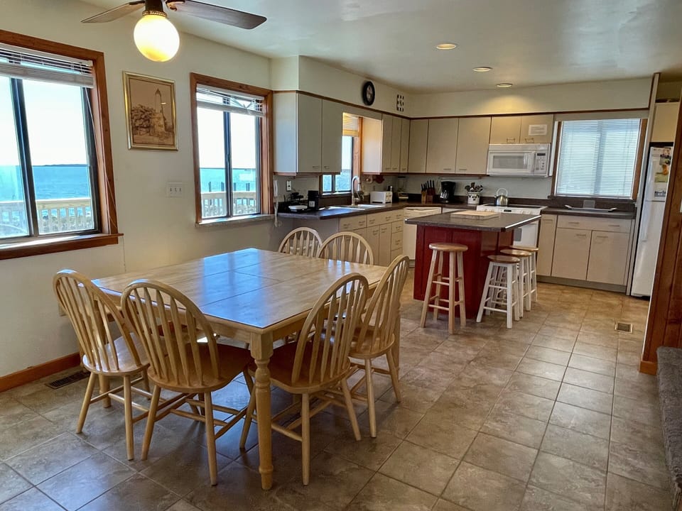 Dining and Kitchen Overall