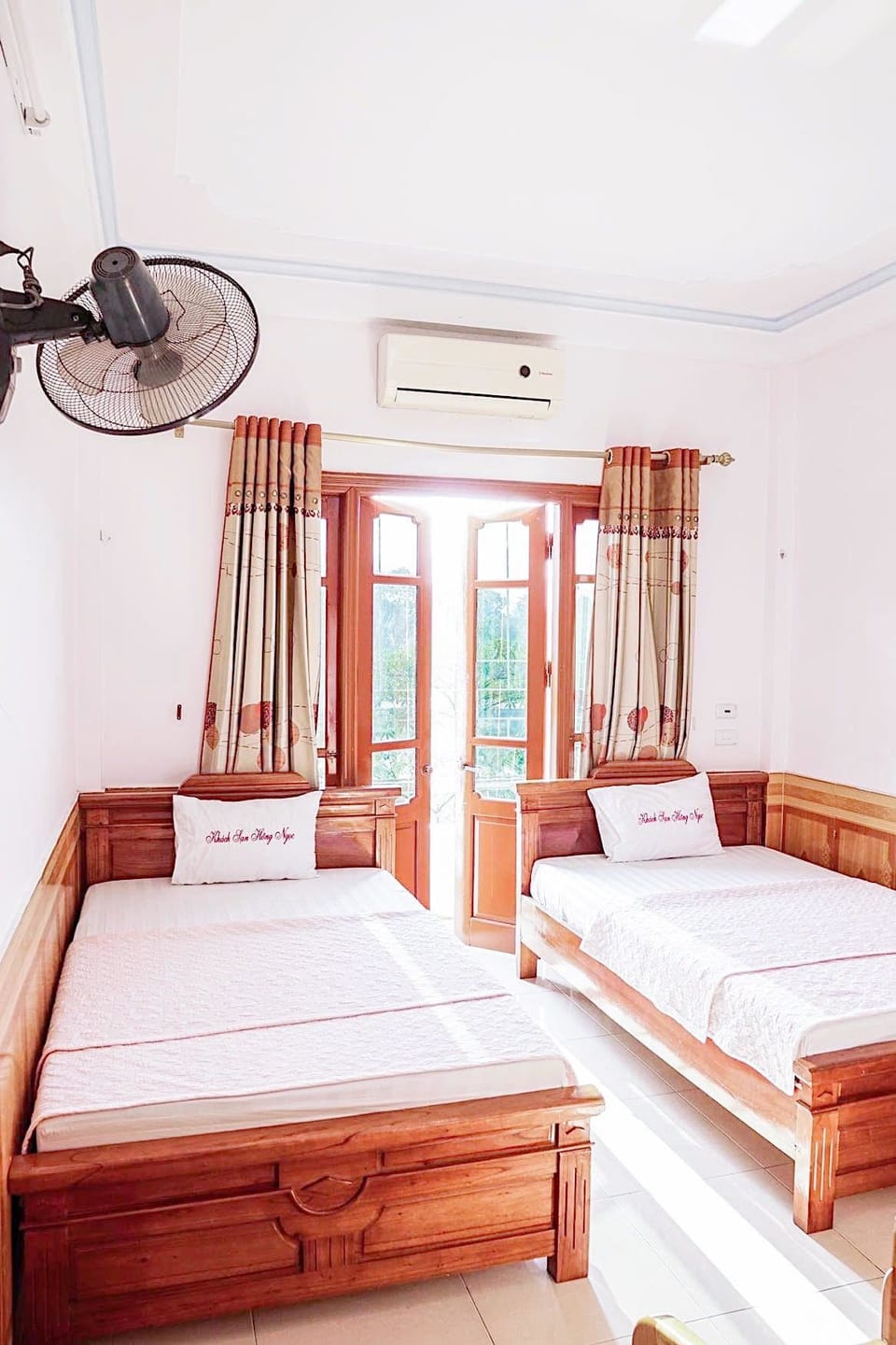 Premium bedding, pillowtop beds, desk, blackout drapes
