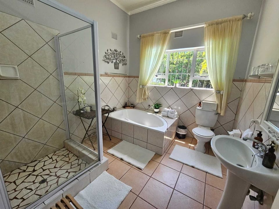 Luxury Double Room | Bathroom | Designer toiletries, towels, shampoo, toilet paper