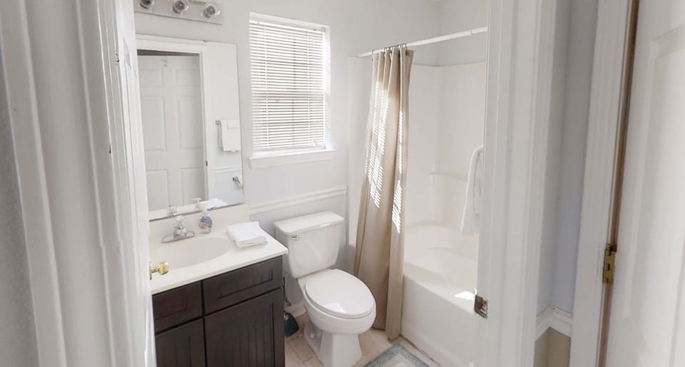 Bathroom in 2nd Master with garden tub