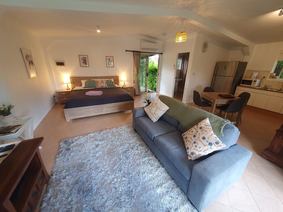 Standard Studio, Kitchen, Garden View (Bottlebrush Cottage) | Living area | TV, DVD player