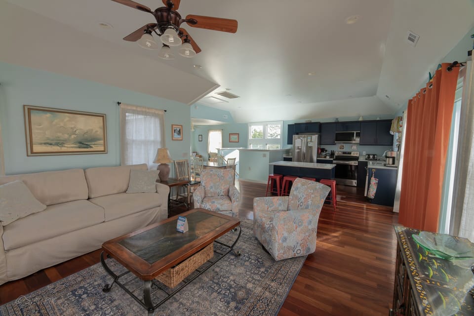 Living Room (alternate view)