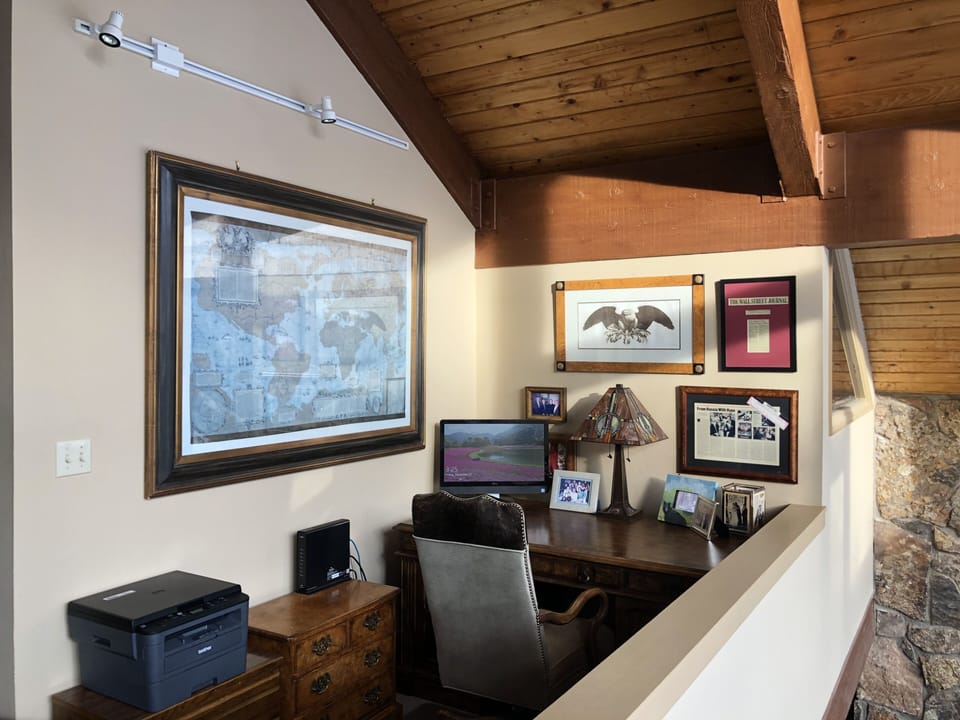 Dedicated Work Area with Printer
high speed internet/wifi