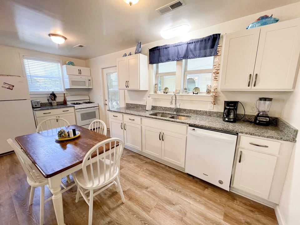 Kitchen, Front