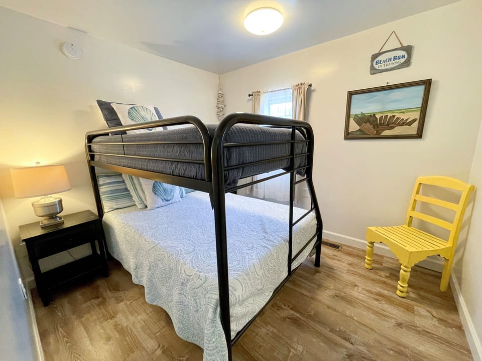 Pyramid Bed, Rear