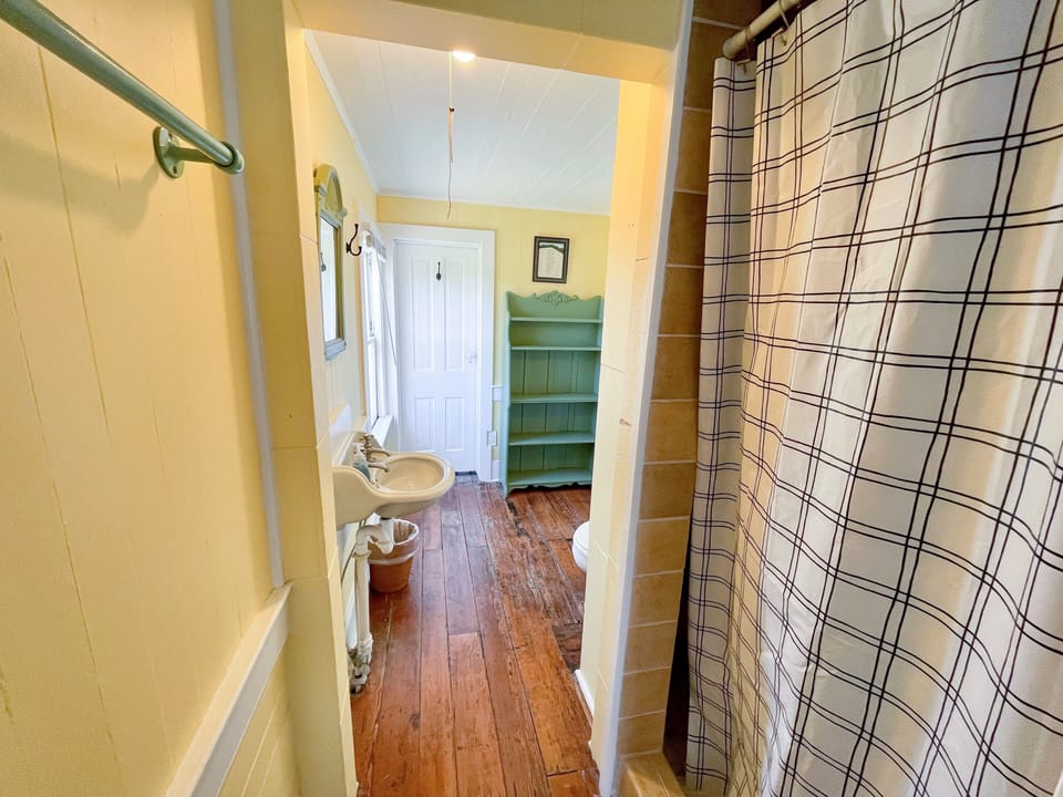 Jack and Jill Bath Between Queen Bedroom and King Bedroom, Second Floor