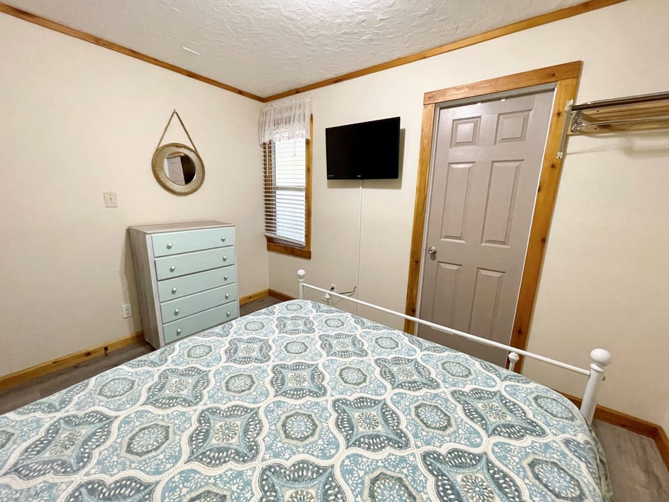 Primary Bedroom (alternate view)