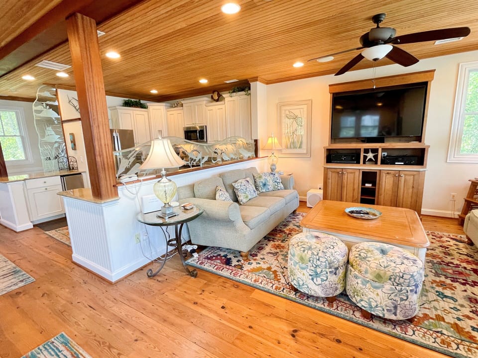 Living and Kitchen Area, Second Floor