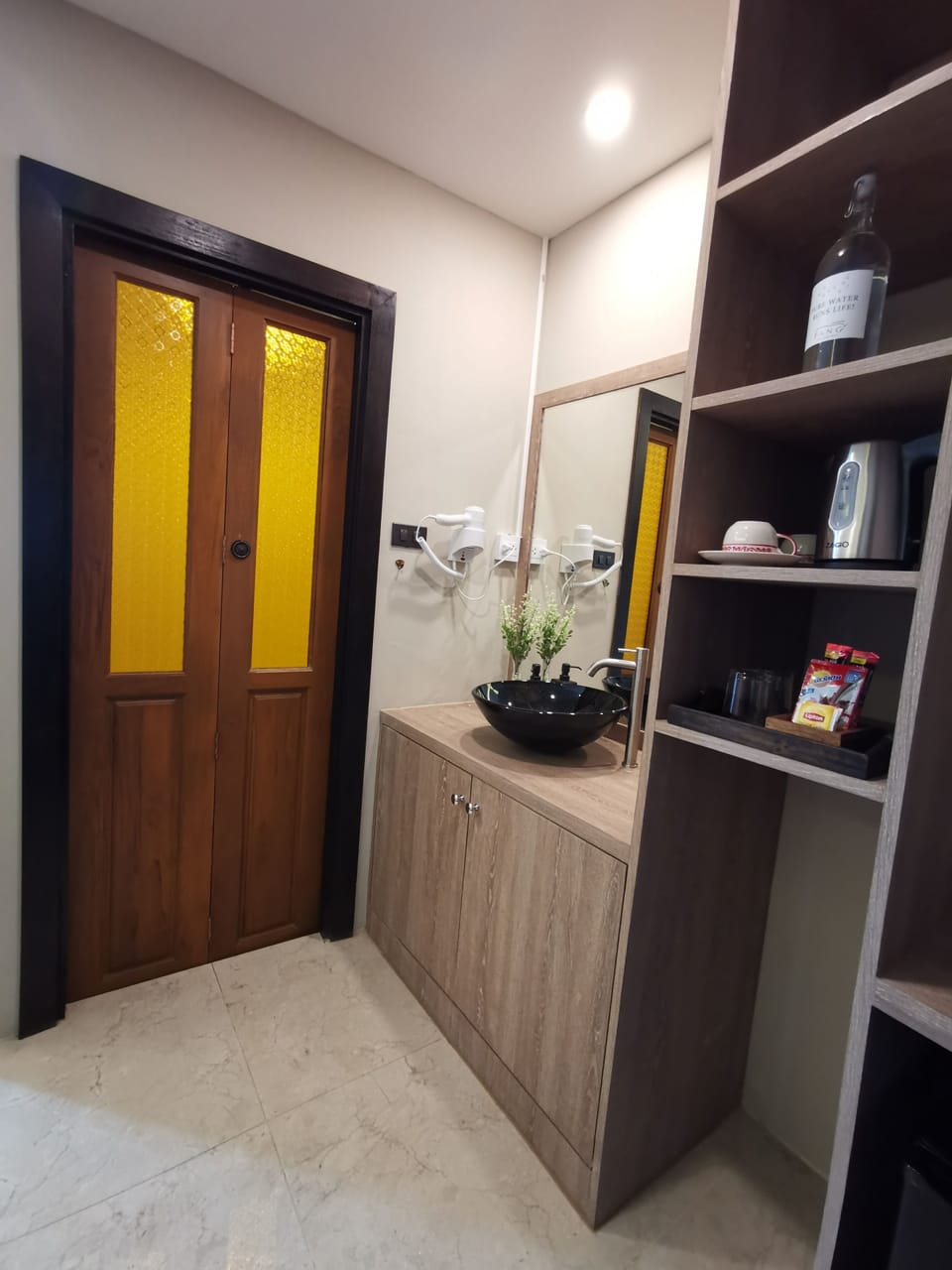 Free minibar, individually decorated, individually furnished, desk