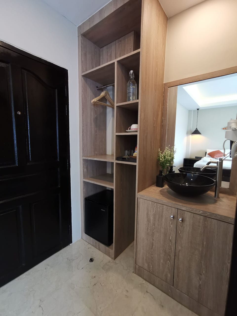 Free minibar, individually decorated, individually furnished, desk