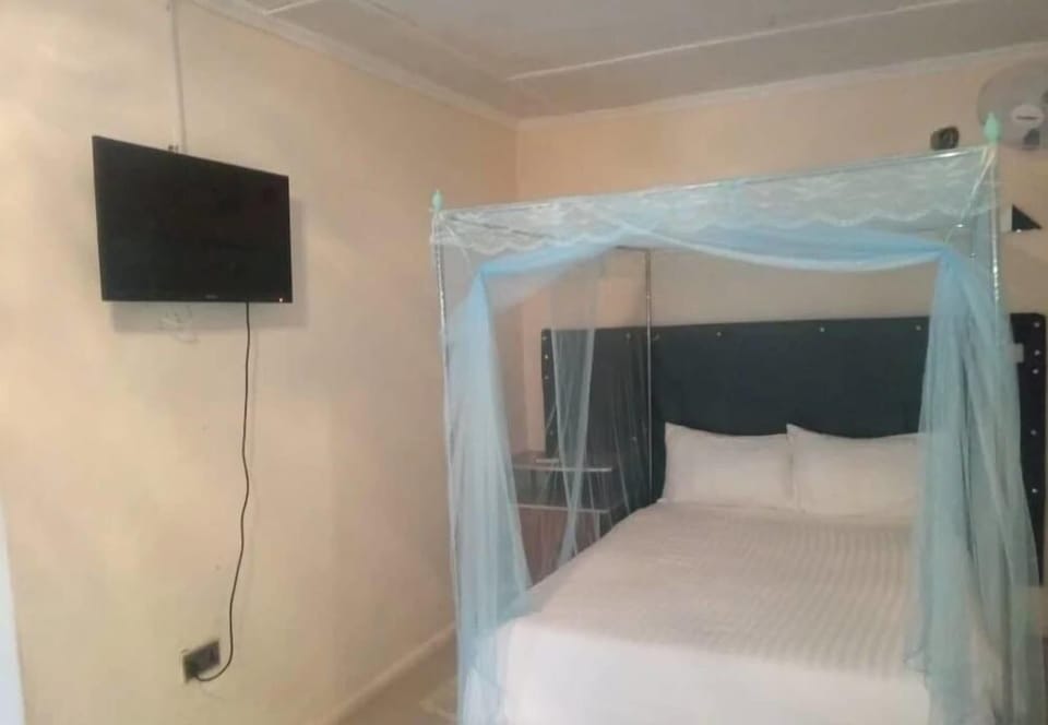 Minibar, desk, iron/ironing board, rollaway beds