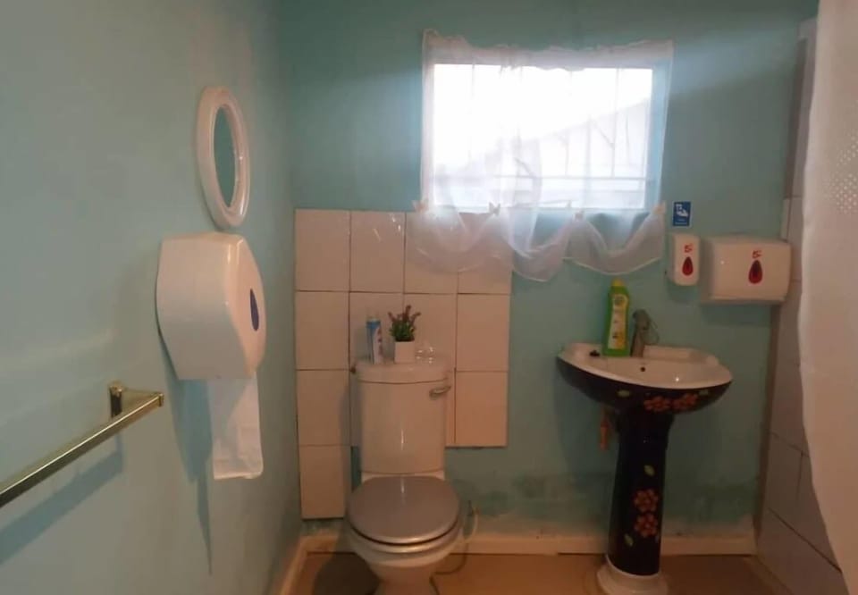 Bathtub, towels