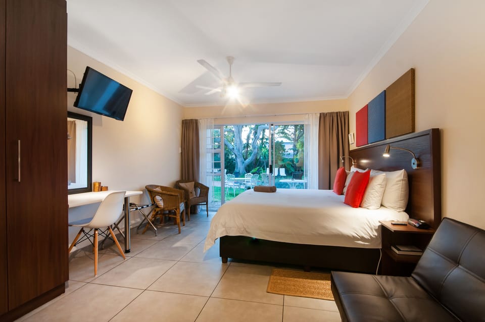 Executive Room, 1 Queen Bed (Garden facing) | In-room safe, desk, laptop workspace, iron/ironing board