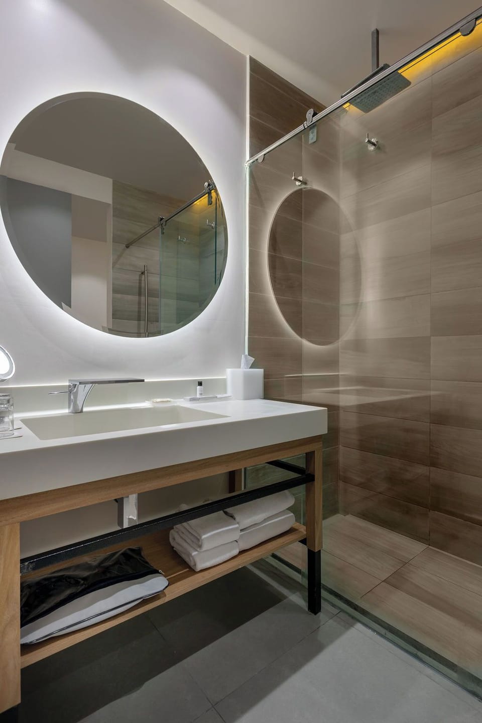 Superior Twin Room, 2 Double Beds | Bathroom | Free toiletries, hair dryer, towels, soap
